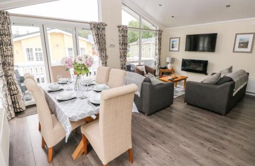 Amroth House | 95 The Haven