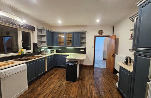 Efailwen House | A quiet getaway central to beaches, countryside, towns and attractions.