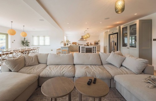 Kineton House | A stunning Edwardian-style country residence offering contemporary luxury in a tranquil village setting. Perfect for large groups, family gatherings, or multi-generational stays