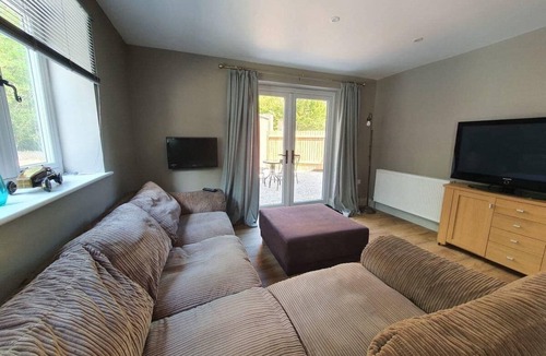 Tiptoe Apartment | A well appointed apartment in a peaceful setting. Close to beaches & the forest