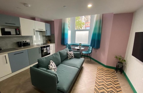 Riverside Apartment | Aaron Wise - 51 Fitzhamon Apartments