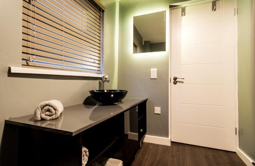 Riverside Apartment | Aaron Wise Apartments