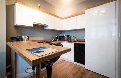 Riverside Apartment | Aaron Wise Apartments
