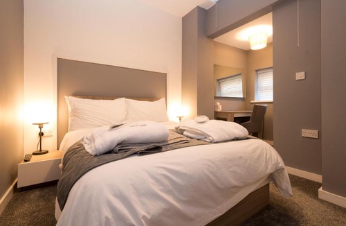 Riverside Apartment | Aaron Wise Apartments
