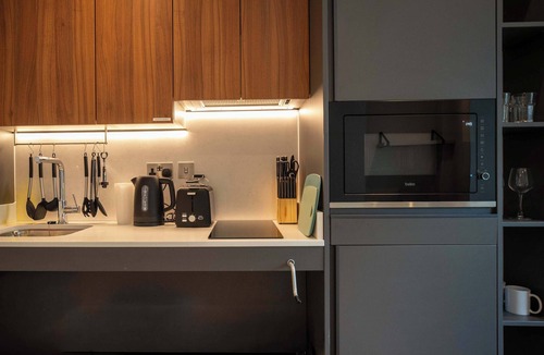 East Acton Apartment | Acton XL Balcony Studio | Terrace | StayCozy