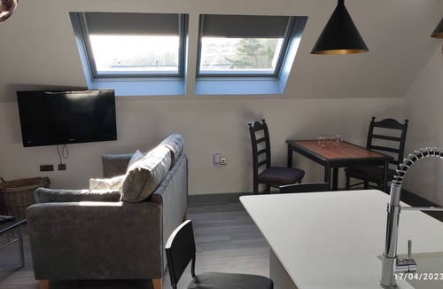 Slate Islands Apartment | Admiral Balcony Suite Loch View