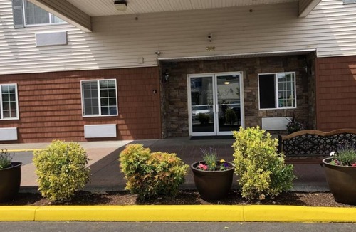 Kelso House | Affordability Meets Comfort in GuestHouse Kelso Longview! 3 Comfortable Units