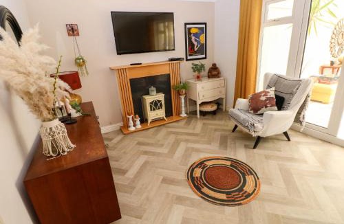 Llanelli House | Alban Road