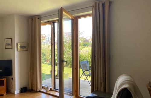 Dovercourt Apartment | Alice`s Beachside Haven