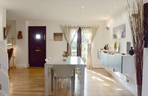 Wiseman's Bridge House | Alices Cottage