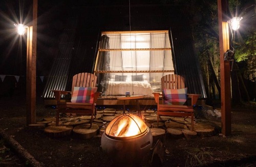 Burnt Ranch Cabin | Alpine Camp, Private Glamping at Radio Ranch (Tub)