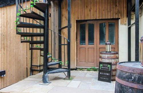 Great Witley Apartment | Apartment 1 The Bridge at Stanford Hotel