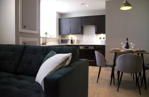 Bont Newydd Apartment | Apartment 3 Old Conservative Club in Historic Town - Pass the Keys