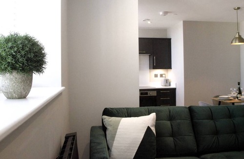 Bont Newydd Apartment | Apartment 3 Old Conservative Club in Historic Town - Pass the Keys