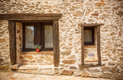 Robregordo Apartment | Apartment A is located on the ground floor