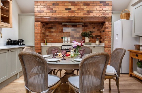 Chipping Campden Cottage | Apple Tree Cottage - Charming Ground Floor Cotswold Cottage
