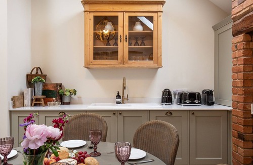Chipping Campden Cottage | Apple Tree Cottage - Charming Ground Floor Cotswold Cottage