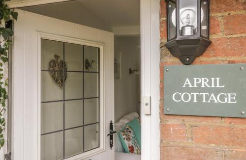 Broadway House | April Cottage