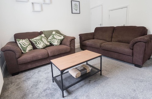 Easton House | April Disc/Long Stay/Contractors