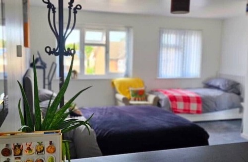 Brackley Apartment | Apt4: Comfortable modern open-plan 1st floor flat