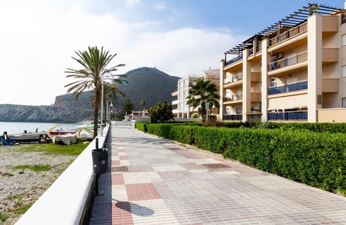 Castell de Ferro Apartment | Apto Castell Beach. Apartment with a spacious seaside terrace.