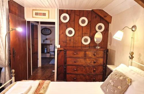 Llandyssiliogogo House | Arwel