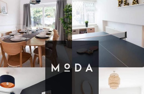 Moseley House | ATTENTION TO ALL CONTRACTORS - SPLENDID MOSELEY HOUSE w/ GAMES ROOM & DRIVEWAY F