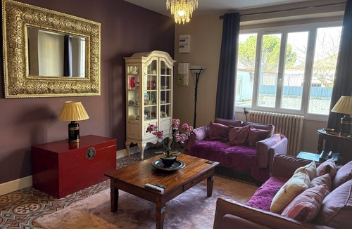 Bussiere-Poitevine House | Attractive central town house with local parking, tobacconist, baker, ATM.