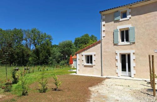 Chateauneuf-sur-Charente House | Au son de l'eau