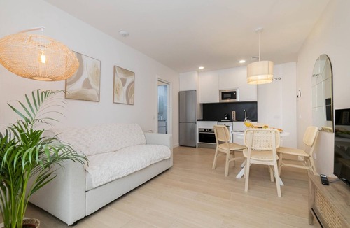 Carabanchel Apartment | Aurora Stays by Charming V, Apartment for 2 with free parking