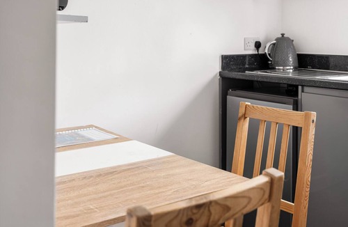 Brackley Apartment | Badger Haven, Apt 3 1st floor self contained apartment in Brackley