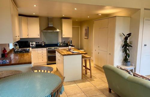 Freefolk House | Barn Ann-exe, Sleeps 4, Garden, Parking spaces