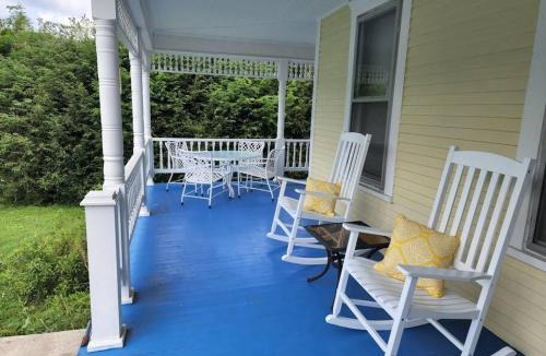 Durbin House | BaseCampWV-Durbin. Spacious 4 bedroom house w/yard