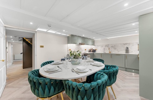 Bath Apartment | Baths Ultimate House Sleeps 40
