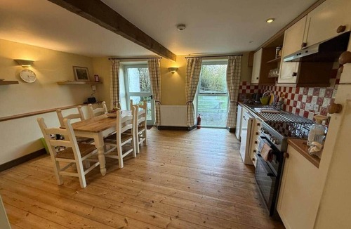 Upton Cheyney House | Bay Tree Cottage near Bath/Bristol - sleeps 5