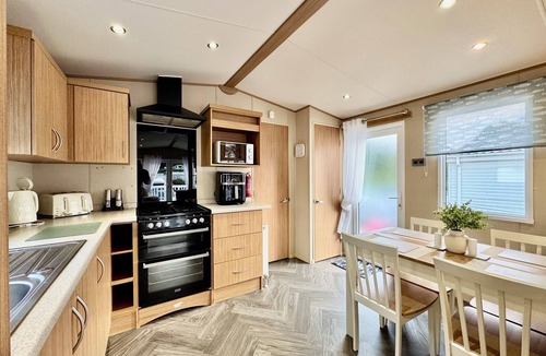 Challaborough House | Beach Coast Getaway in South Devon! Hill Views and on site entertainment,
