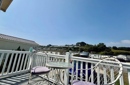 Challaborough House | Beach Coast Getaway in South Devon! Hill Views and on site entertainment,