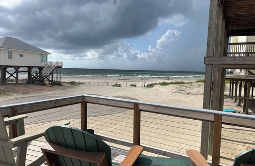 San Luis House | Beach-front! Featured on HGTV's Beachfront Bargain Hunt "Fleeing to Freeport".