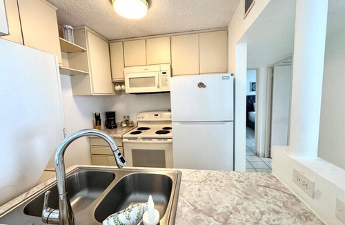 Isla Verde Apartment | Beachfront 2b/2b Isla Verde Walk 2 Eat Parking