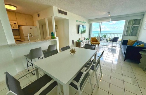 Isla Verde Apartment | Beachfront 2b/2b Isla Verde Walk 2 Eat Parking