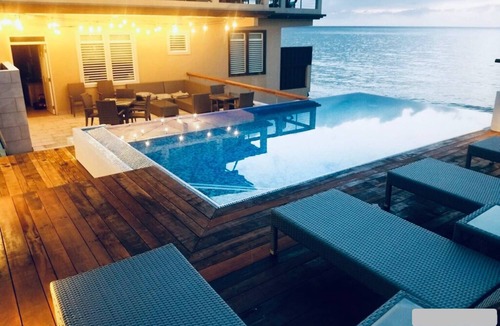 Rio Grande House | ★ Beachfront ★ Infinity Pool ★ Gated Parking★ Bedroom AC ★ Free Laundry & WiFi ★