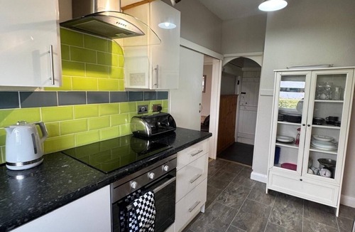 Baycliff Cottage | Beachside Cottage Idyllic Situation, Stunning Views Over Morecambe Bay