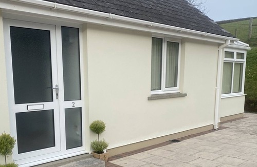Laugharne House | Beautiful 2 bed Bungalow in the countryside, 5 min from beach