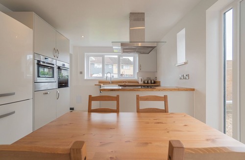 Hythe House | Beautiful 2 bedroom full-furnished semi-detached house with parking
