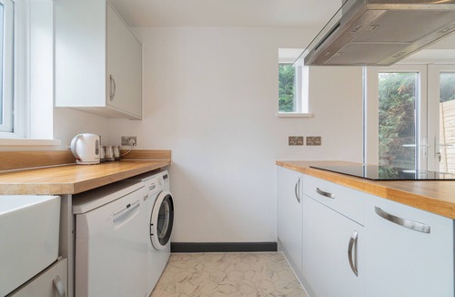 Hythe House | Beautiful 2 bedroom full-furnished semi-detached house with parking