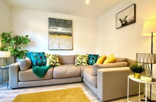 Boscombe Apartment | Beautiful 2 bedroom near the sea with free parking