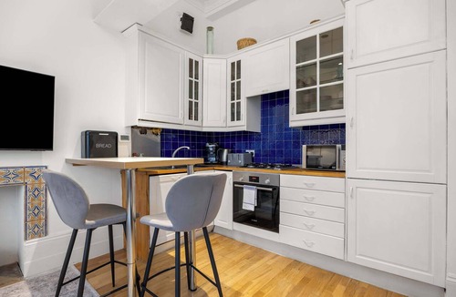Earl's Court Apartment | Beautiful 2bed flat with balcony in Earls Court