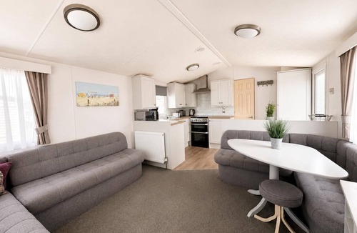 Hunstanton House | Beautiful caravan at Manor Park Holiday Park in Hunstanton ref 23060W