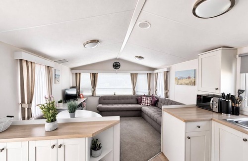 Hunstanton House | Beautiful caravan at Manor Park Holiday Park in Hunstanton ref 23060W