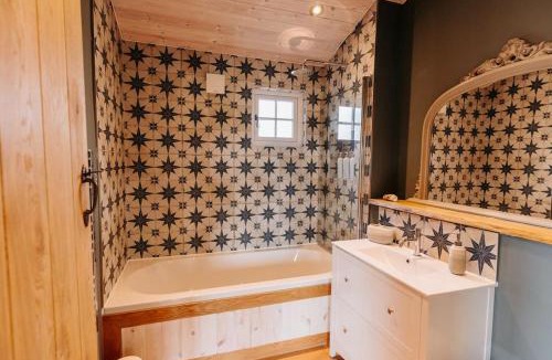 Woodbridge House | Beautiful Cottage with Heated Outdoor Swimming Pool in Bredfield near to Woodbridge on the Suffolk Coast